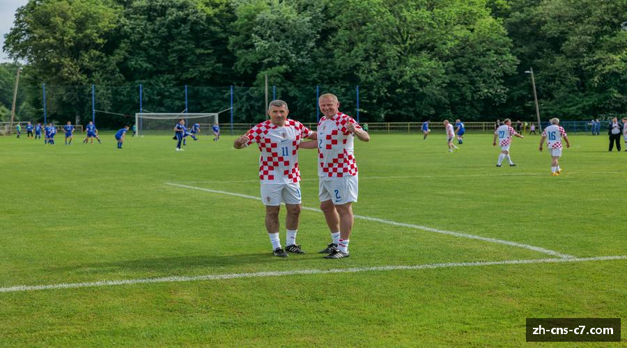 坚持拼搏，超越每一个极限。